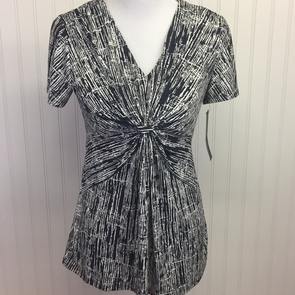 Daisy Fuentes Tops - Daisy Fuentes V-Neck Knot Top